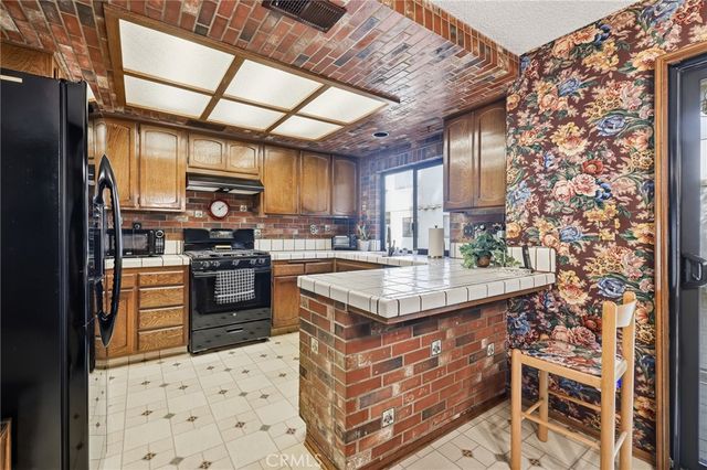 7100 Balboa Boulevard 1003, Lake Balboa, CA 91406