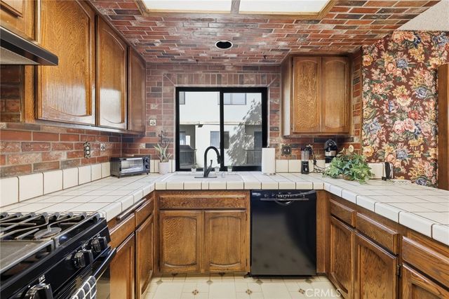 7100 Balboa Boulevard 1003, Lake Balboa, CA 91406