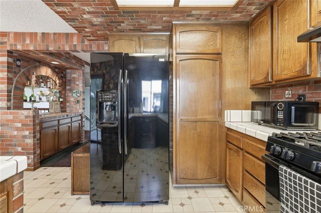 7100 Balboa Boulevard 1003, Lake Balboa, CA 91406