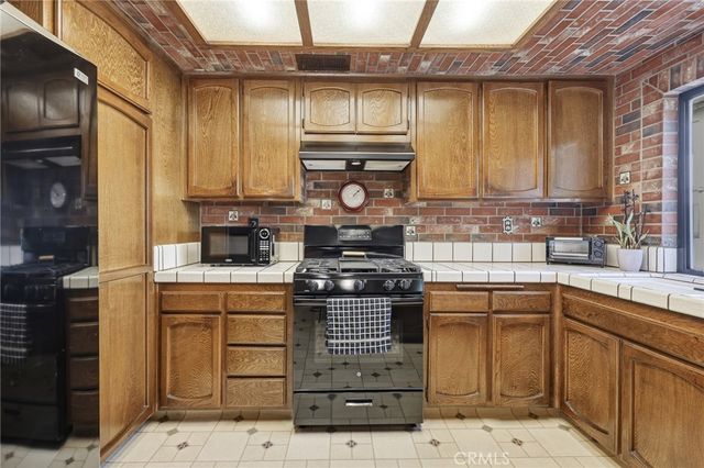 7100 Balboa Boulevard 1003, Lake Balboa, CA 91406