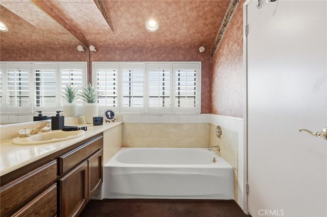 7100 Balboa Boulevard 1003, Lake Balboa, CA 91406