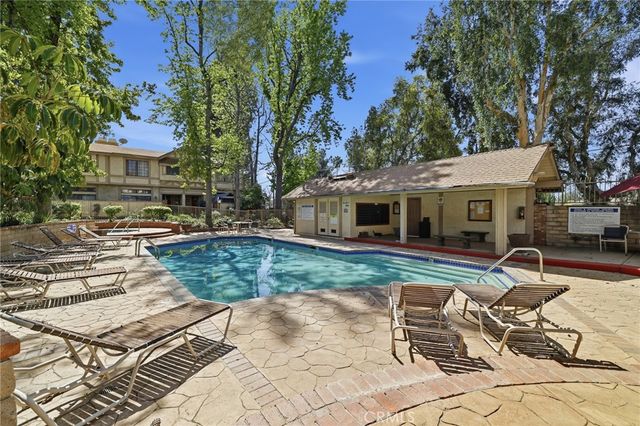 7100 Balboa Boulevard 1003, Lake Balboa, CA 91406