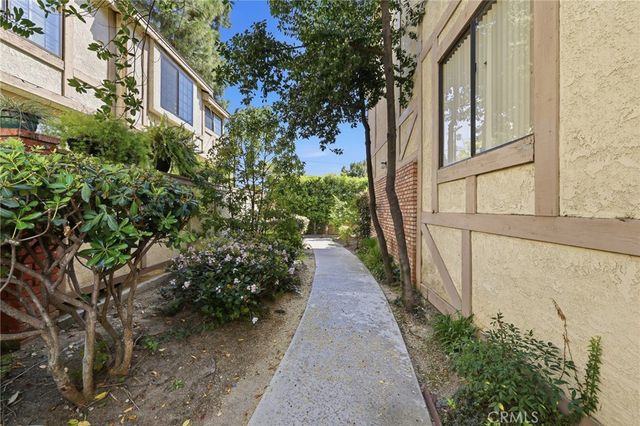 7100 Balboa Boulevard 1003, Lake Balboa, CA 91406