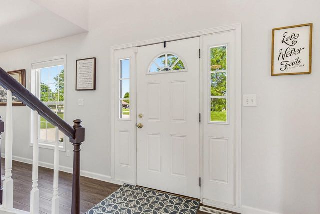 4645 W Sherwood DRIVE, Franklin, WI 53132