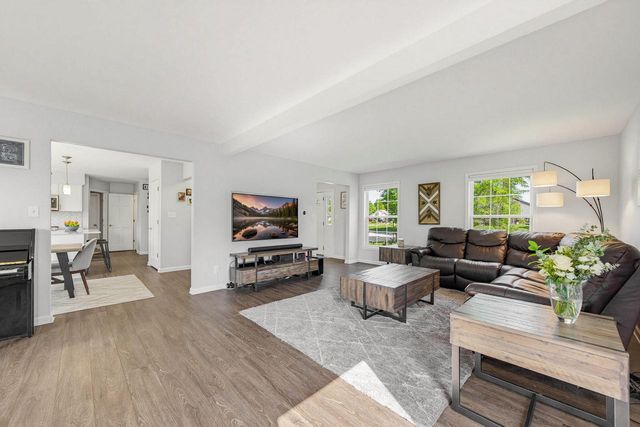 4645 W Sherwood DRIVE, Franklin, WI 53132