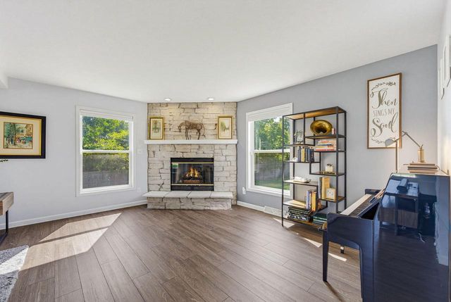 4645 W Sherwood DRIVE, Franklin, WI 53132