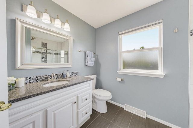 4645 W Sherwood DRIVE, Franklin, WI 53132