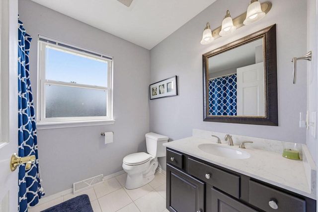 4645 W Sherwood DRIVE, Franklin, WI 53132