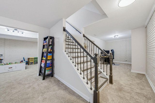 4645 W Sherwood DRIVE, Franklin, WI 53132