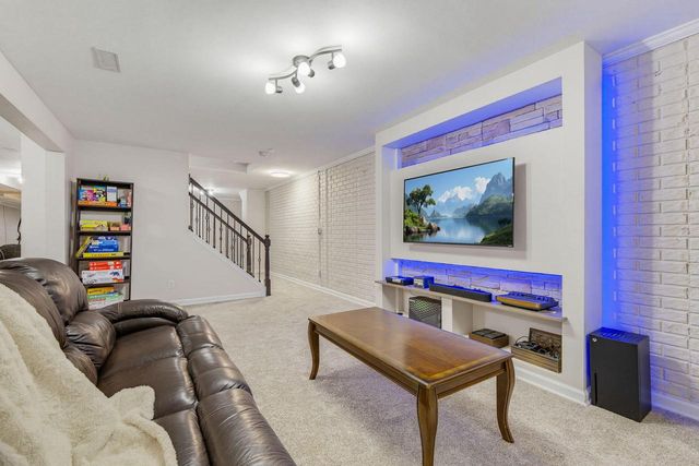 4645 W Sherwood DRIVE, Franklin, WI 53132