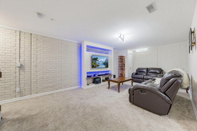 4645 W Sherwood DRIVE, Franklin, WI 53132