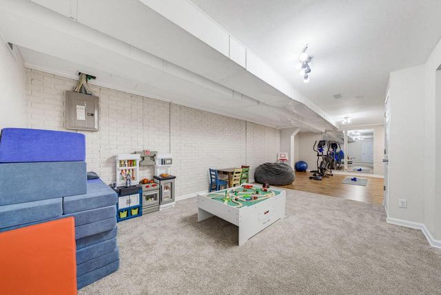 4645 W Sherwood DRIVE, Franklin, WI 53132