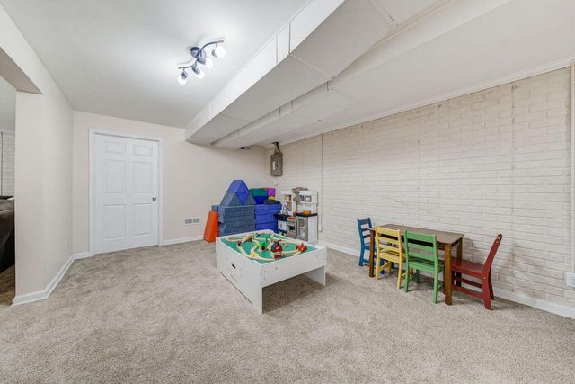 4645 W Sherwood DRIVE, Franklin, WI 53132