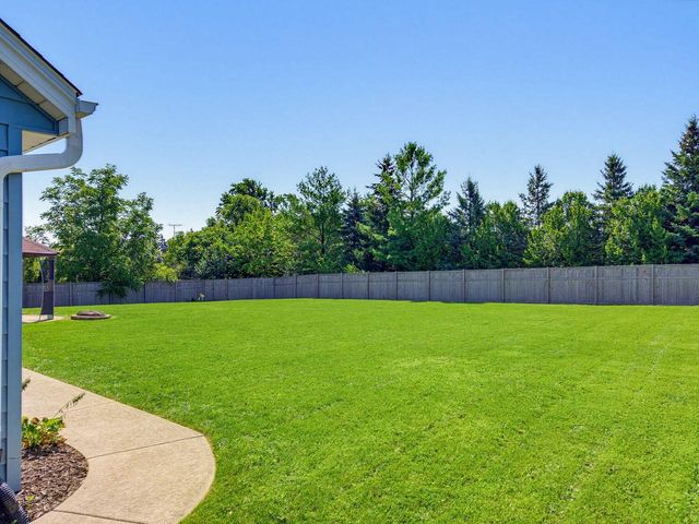 4645 W Sherwood DRIVE, Franklin, WI 53132