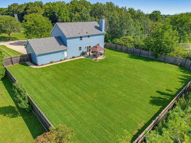 4645 W Sherwood DRIVE, Franklin, WI 53132