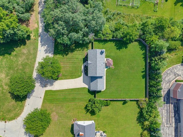4645 W Sherwood DRIVE, Franklin, WI 53132