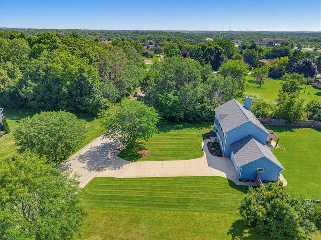 4645 W Sherwood DRIVE, Franklin, WI 53132