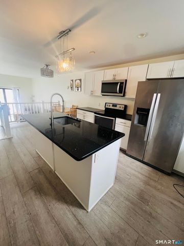 11 King Arthur Drive 1E, East Lyme, CT 06357