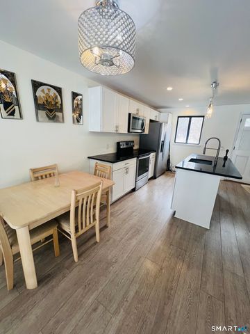 11 King Arthur Drive 1E, East Lyme, CT 06357