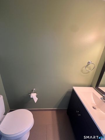 11 King Arthur Drive 1E, East Lyme, CT 06357