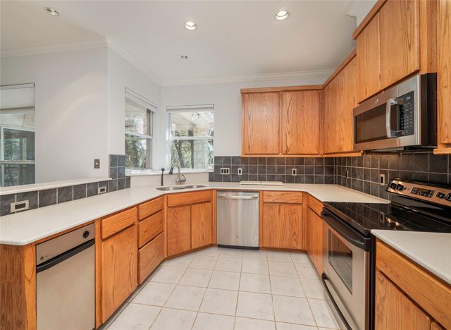 112 Twin Saddles, Dripping Springs, TX 78620