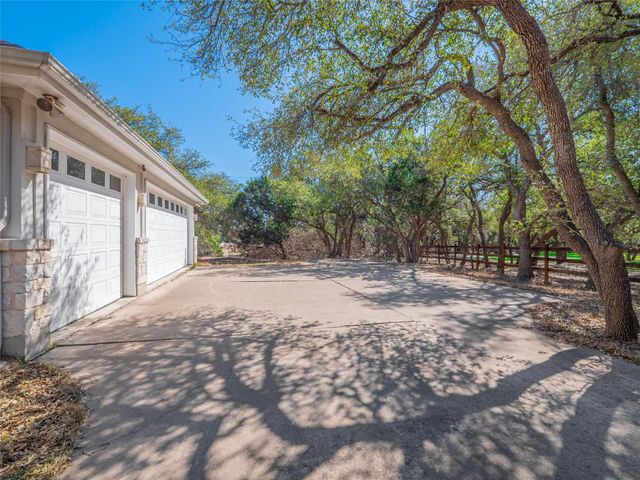 112 Twin Saddles, Dripping Springs, TX 78620