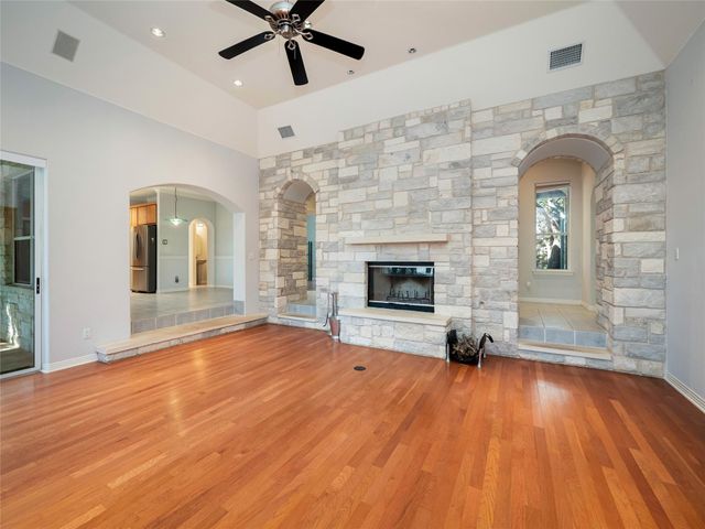 112 Twin Saddles, Dripping Springs, TX 78620