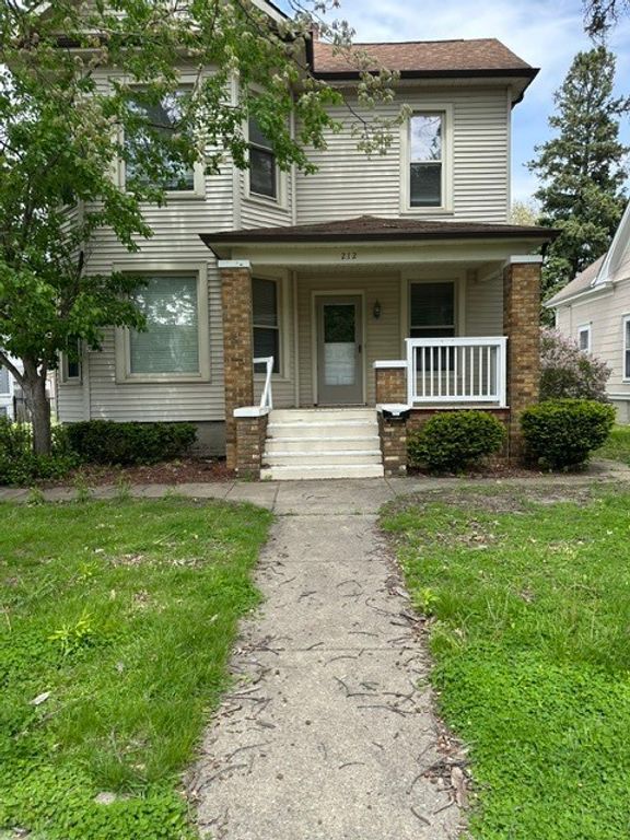 Image 1 of property listing at 212 W Washington Street, Streator, IL 61364