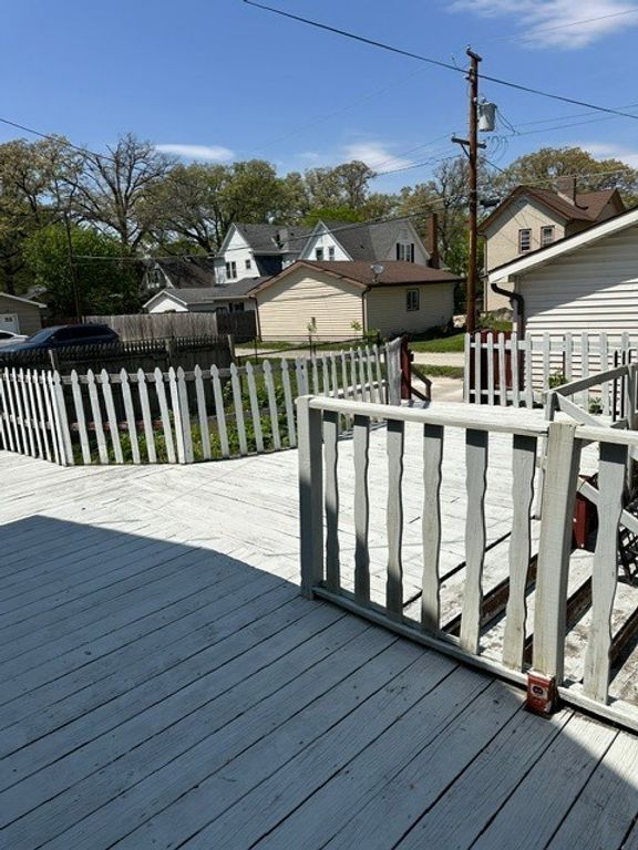 Image 2 of property listing at 212 W Washington Street, Streator, IL 61364