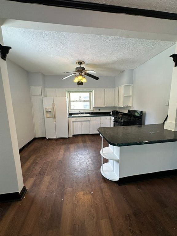 Image 12 of property listing at 212 W Washington Street, Streator, IL 61364