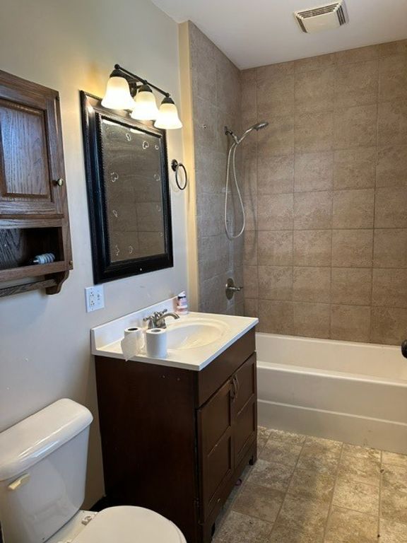 Image 15 of property listing at 212 W Washington Street, Streator, IL 61364