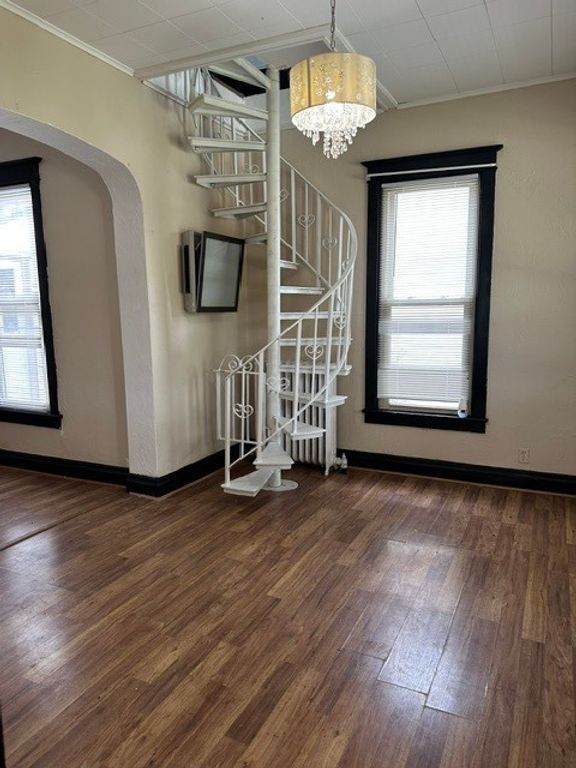 Image 3 of property listing at 212 W Washington Street, Streator, IL 61364