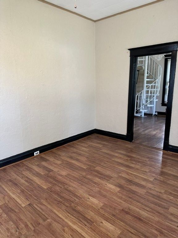 Image 5 of property listing at 212 W Washington Street, Streator, IL 61364