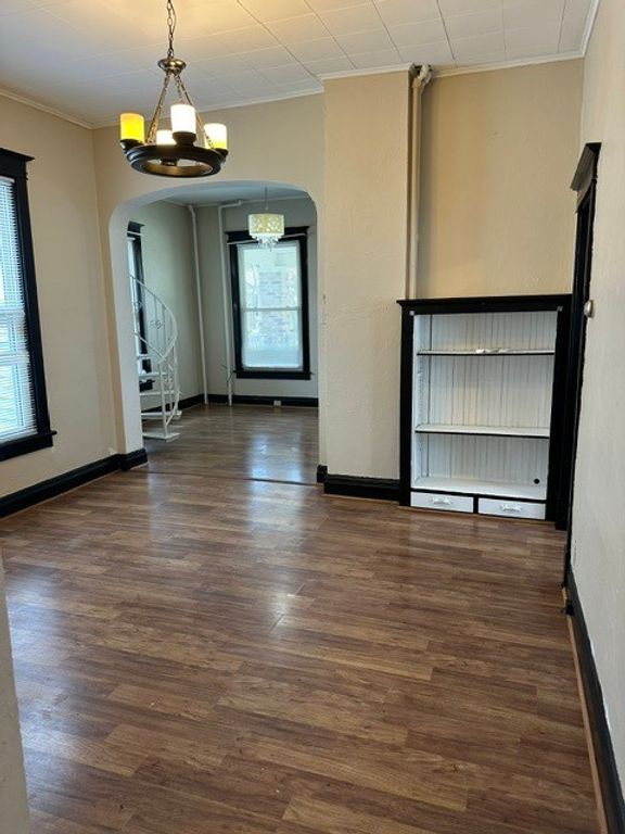 Image 7 of property listing at 212 W Washington Street, Streator, IL 61364