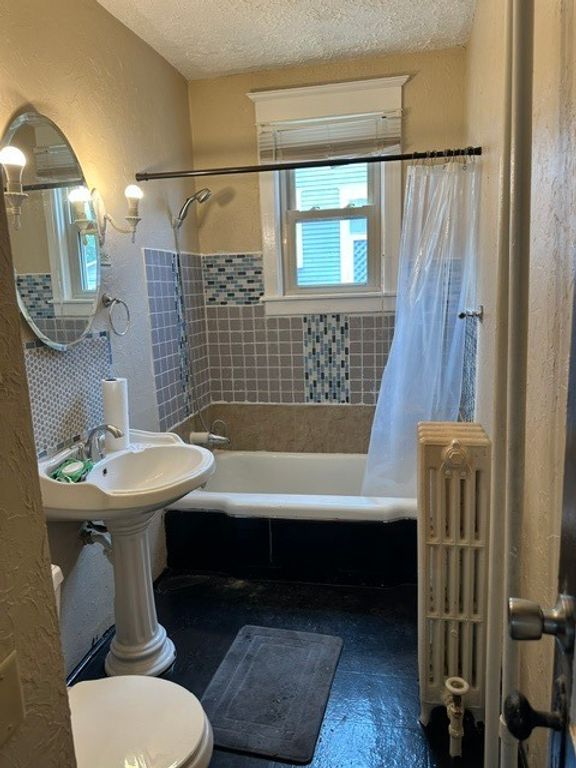 Image 10 of property listing at 212 W Washington Street, Streator, IL 61364