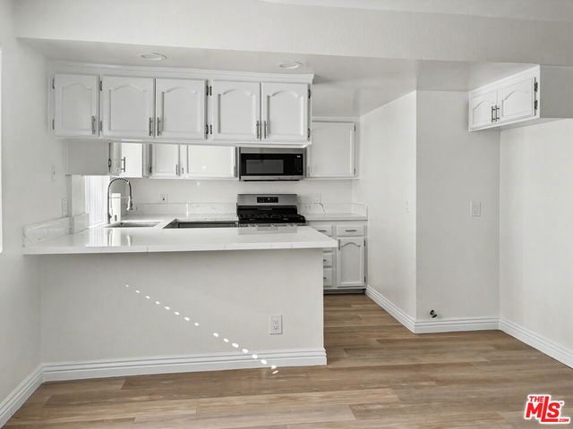 419 N Exton Avenue 6, Inglewood, CA 90302