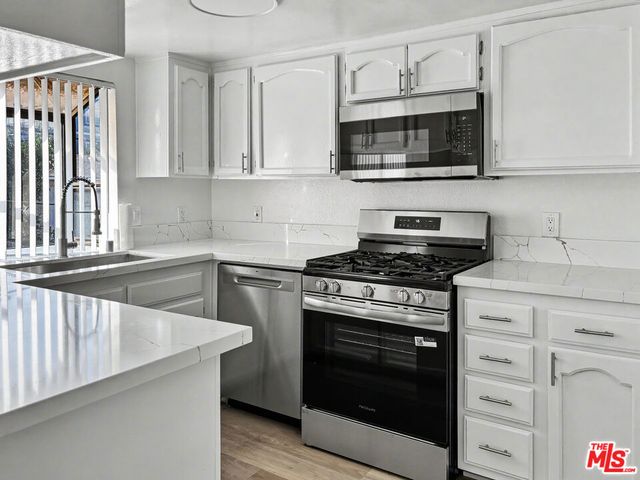 419 N Exton Avenue 6, Inglewood, CA 90302