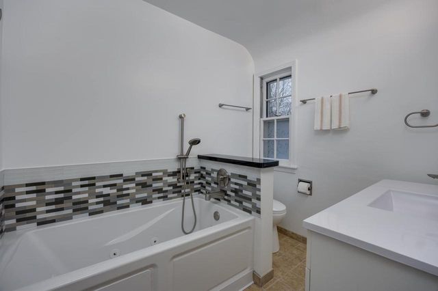 22 S Garfield Avenue, Janesville, WI 53545