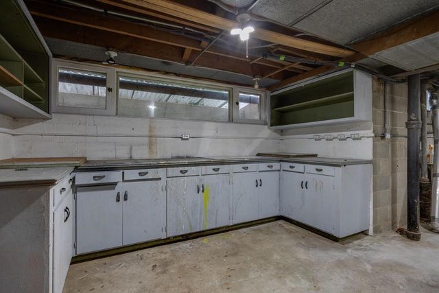 22 S Garfield Avenue, Janesville, WI 53545