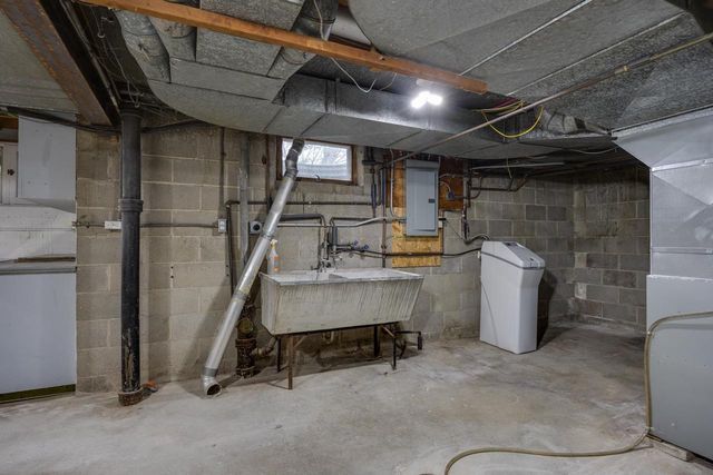 22 S Garfield Avenue, Janesville, WI 53545