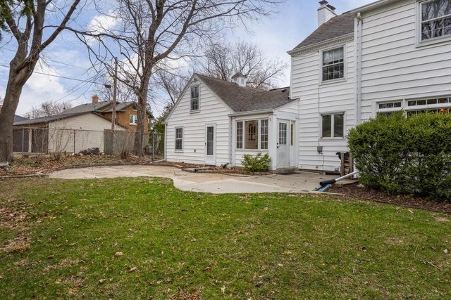 22 S Garfield Avenue, Janesville, WI 53545