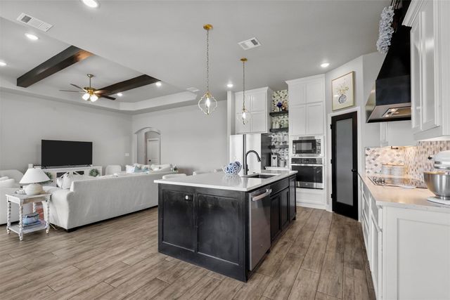 2071 Sunset Ridge Drive, Weatherford, TX 76087