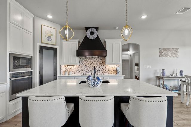 2071 Sunset Ridge Drive, Weatherford, TX 76087