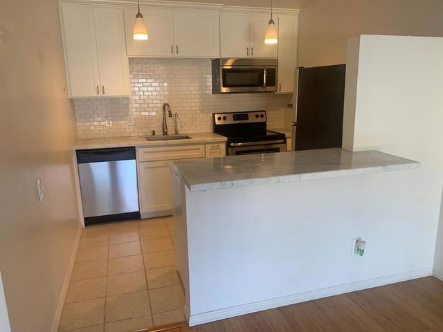 323 Monte Vista Avenue 203, Oakland, CA 94611