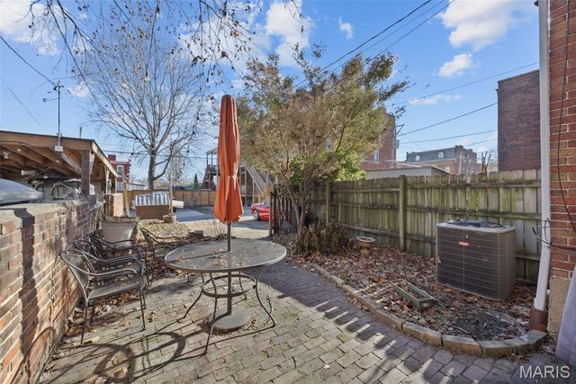 2320 S 9th Street, St Louis, MO 63104