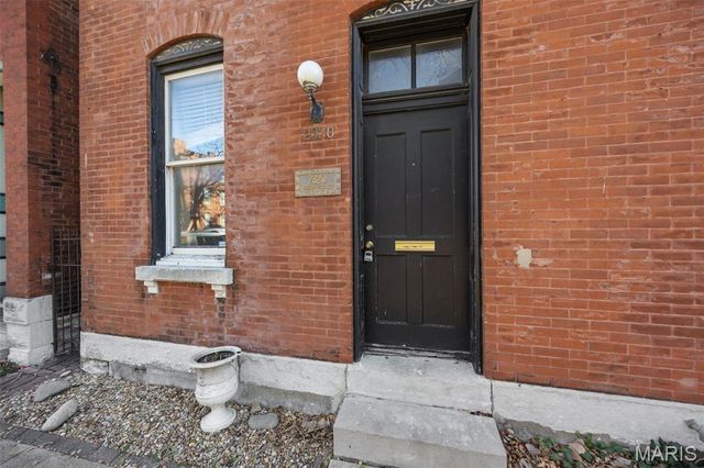 2320 S 9th Street, St Louis, MO 63104