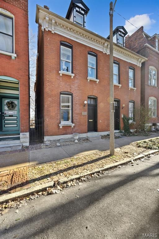 2320 S 9th Street, St Louis, MO 63104