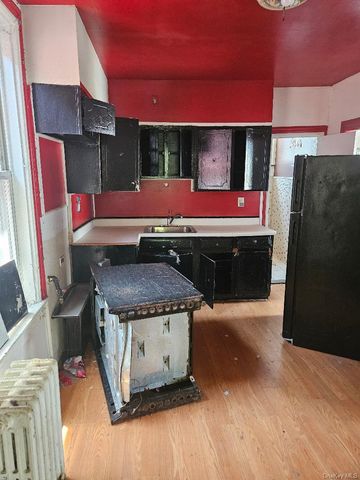 332 S 6th Avenue, Mount Vernon, NY 10550