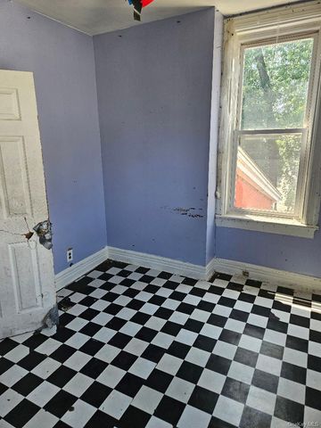 332 S 6th Avenue, Mount Vernon, NY 10550