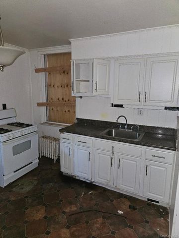 332 S 6th Avenue, Mount Vernon, NY 10550